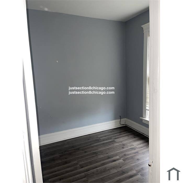 Apartment for rent at 6450 S Parnell #1, Chicago, IL 60637