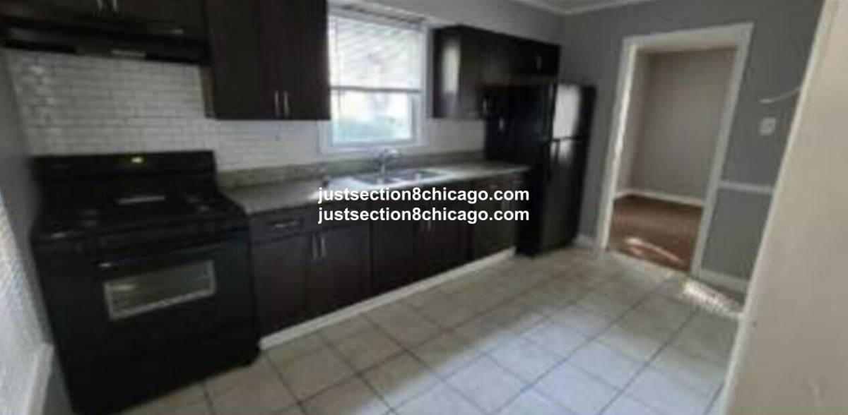 Apartment for rent at 6450 S Parnell #1, Chicago, IL 60637