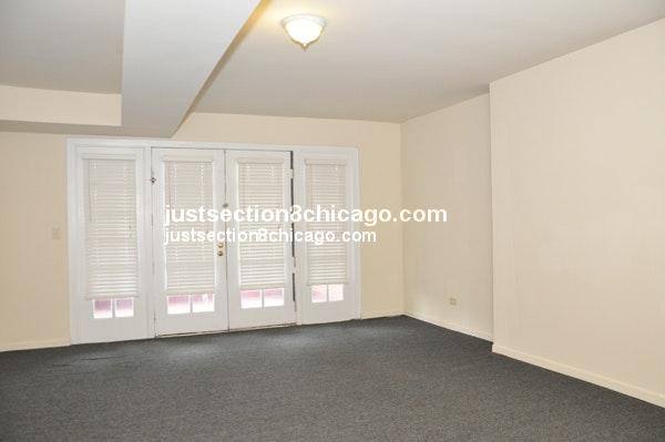 Apartment for rent at 4915 S Drexel #106, Chicago, IL 60615