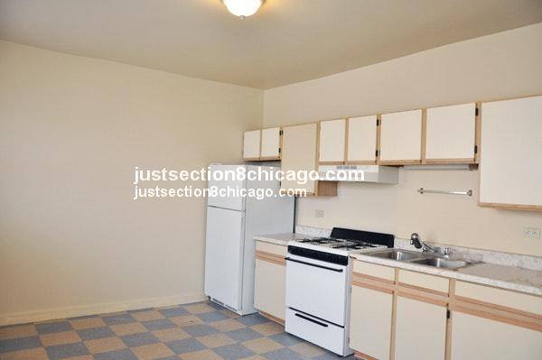 Apartment for rent at 4915 S Drexel #106, Chicago, IL 60615