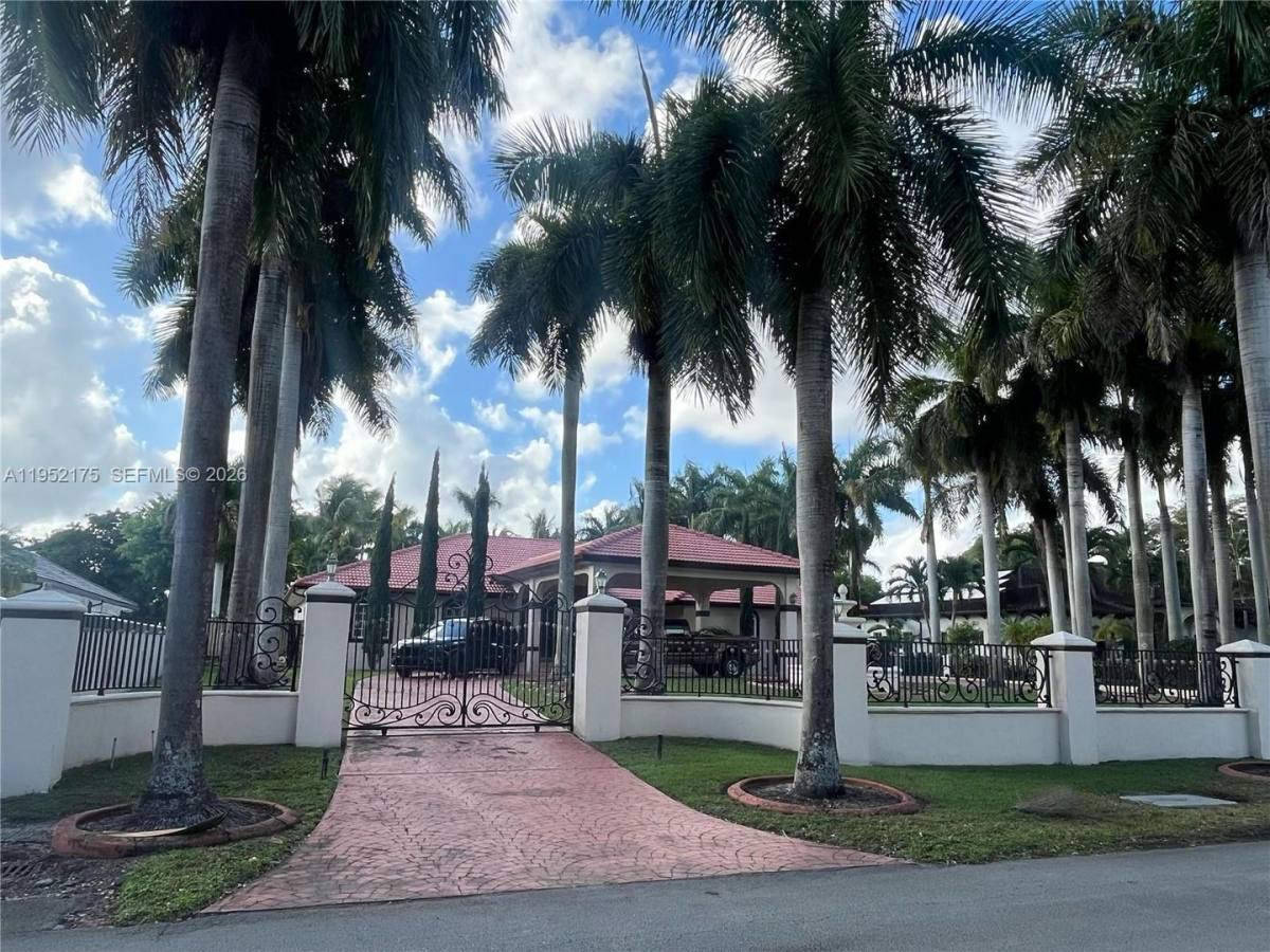 House for rent at 450 NW 130th Ave, Miami, FL 33182