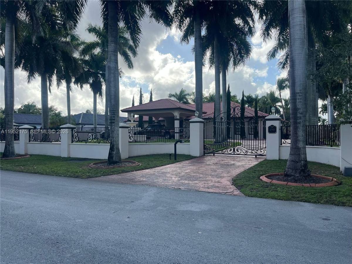 House for rent at 450 NW 130th Ave, Miami, FL 33182