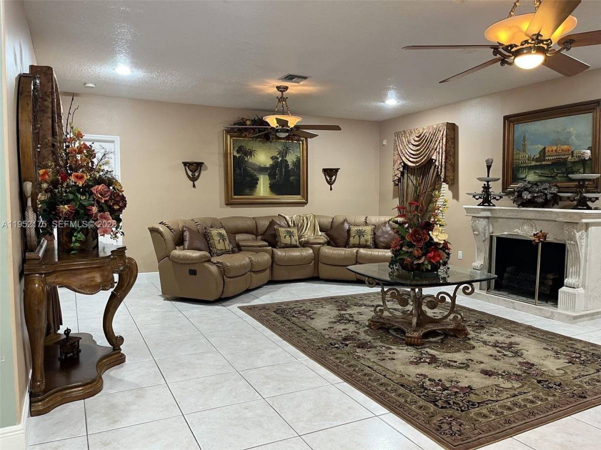 House for rent at 450 NW 130th Ave, Miami, FL 33182