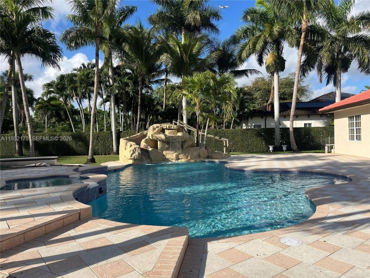 House for rent at 450 NW 130th Ave, Miami, FL 33182
