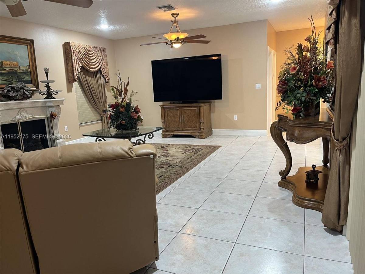House for rent at 450 NW 130th Ave, Miami, FL 33182