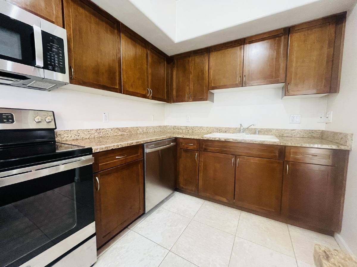 Townhouse for rent at 1920 E Bell Rd #1139, Phoenix, AZ 85022