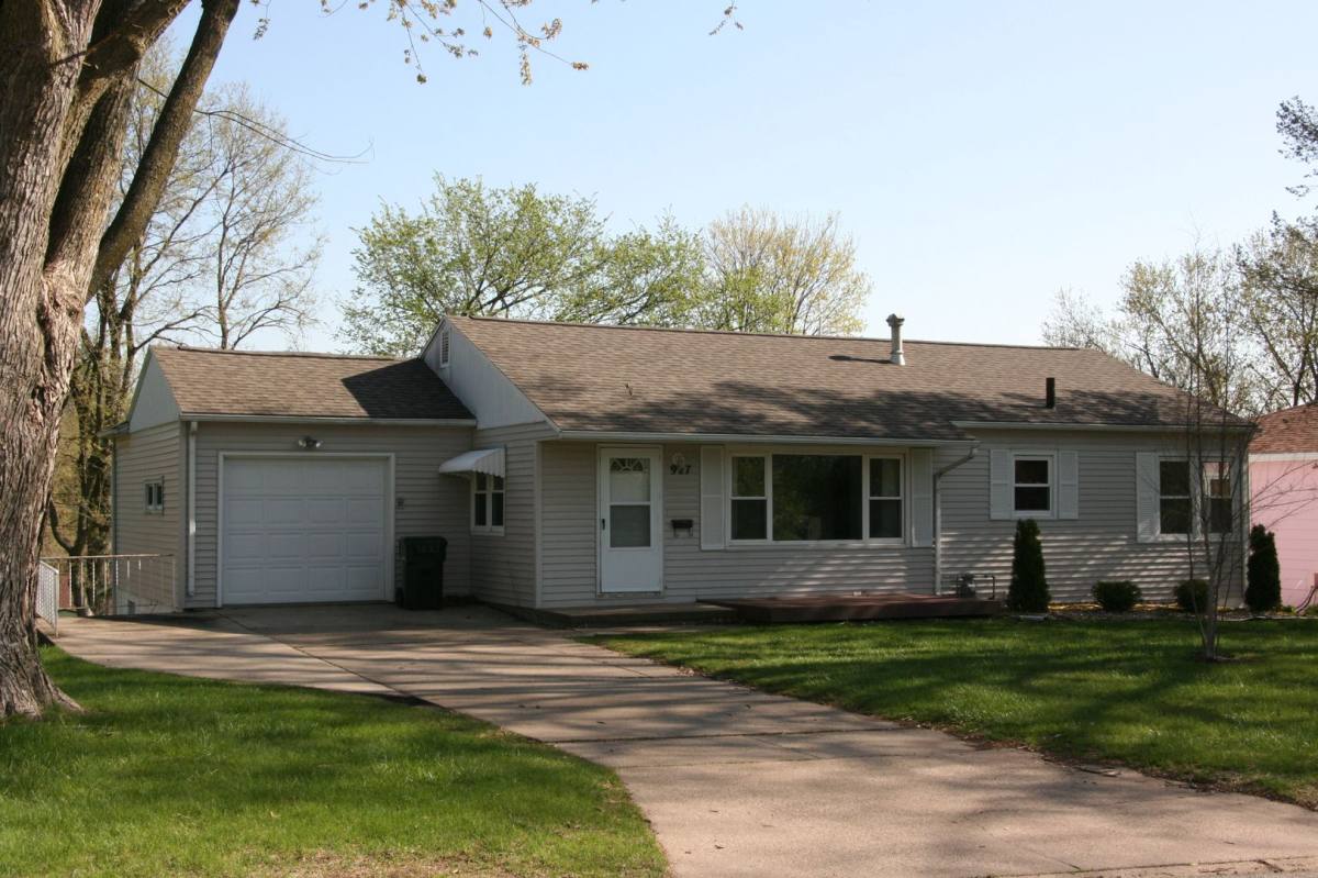 House for rent at 927 W 16th St, Cedar Falls, IA 50613