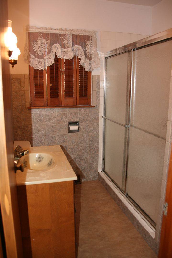House for rent at 927 W 16th St, Cedar Falls, IA 50613