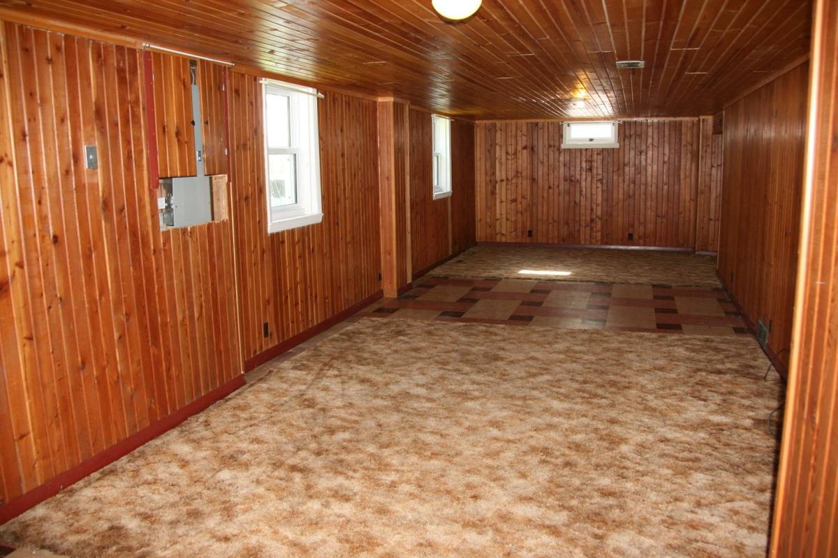 House for rent at 927 W 16th St, Cedar Falls, IA 50613