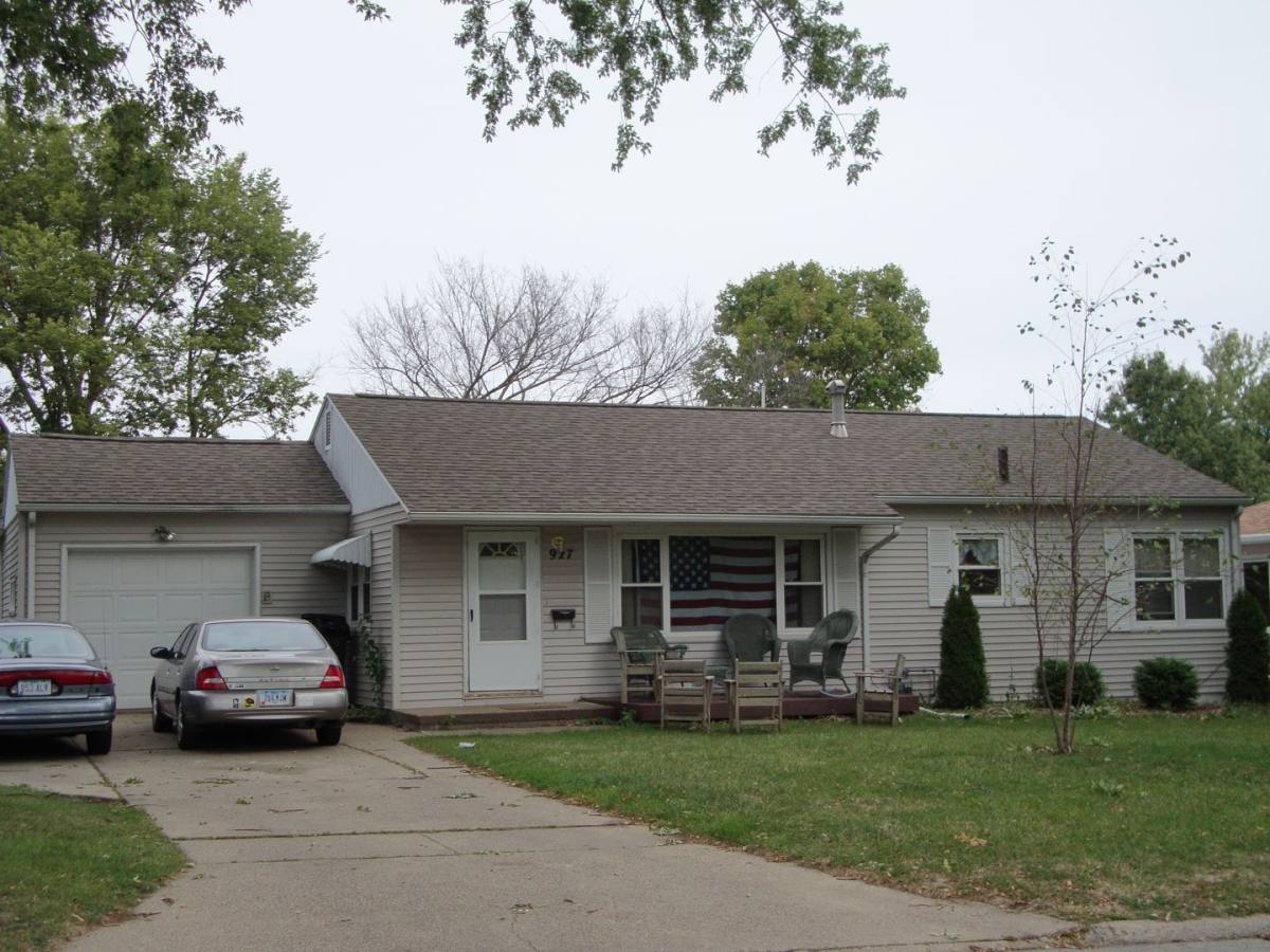 House for rent at 927 W 16th St, Cedar Falls, IA 50613
