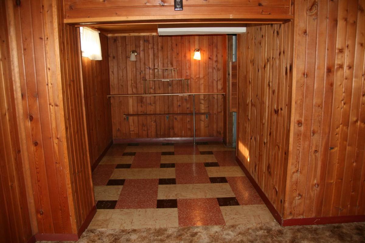 House for rent at 927 W 16th St, Cedar Falls, IA 50613