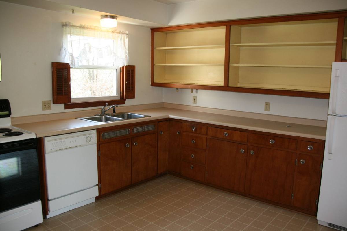 House for rent at 927 W 16th St, Cedar Falls, IA 50613