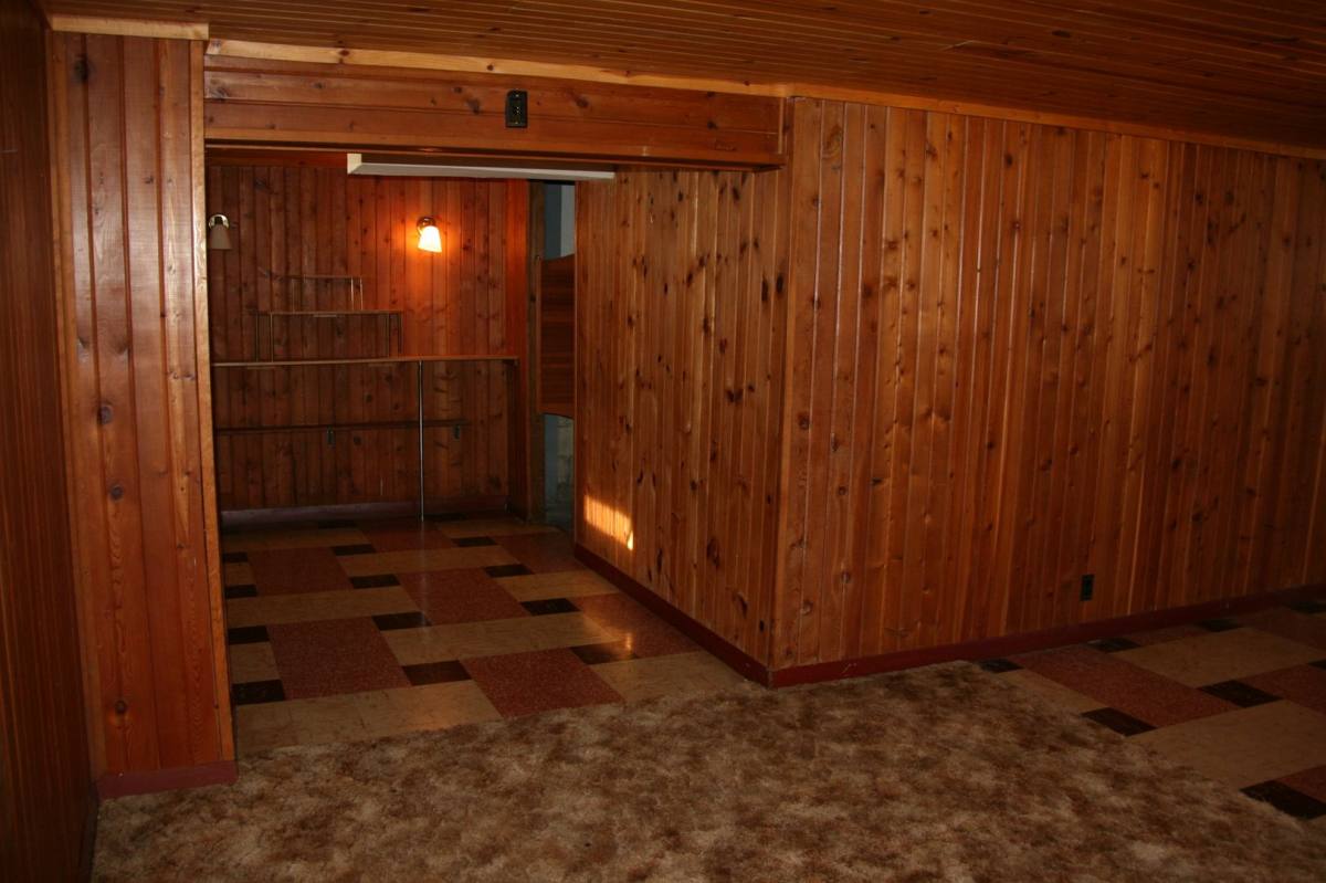 House for rent at 927 W 16th St, Cedar Falls, IA 50613