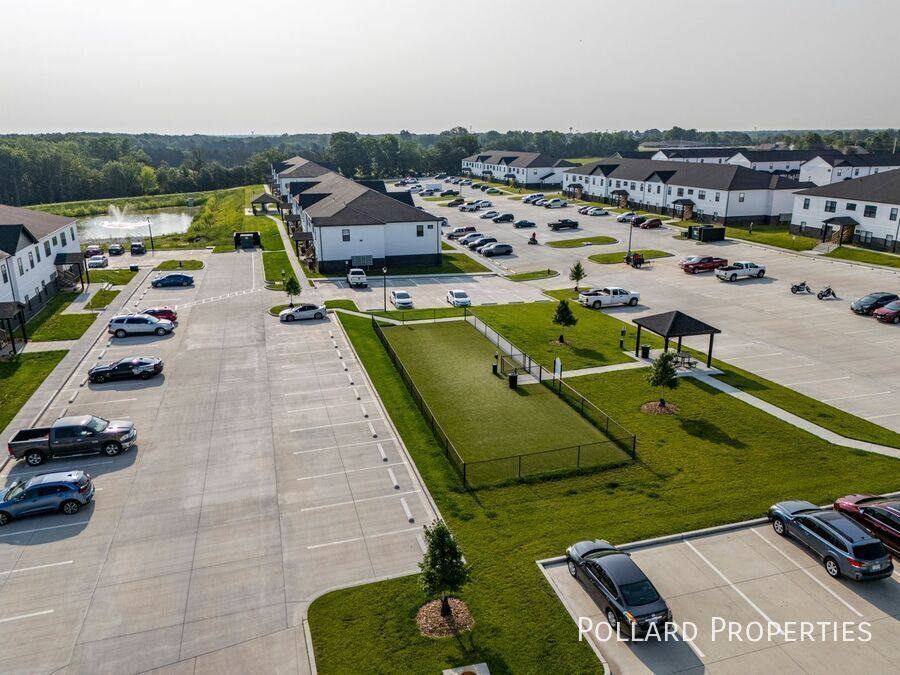 Apartment for rent at 100 Parkview Dr #102, Wright City, MO 63390