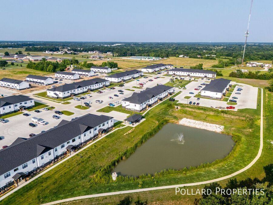 Apartment for rent at 100 Parkview Dr #102, Wright City, MO 63390