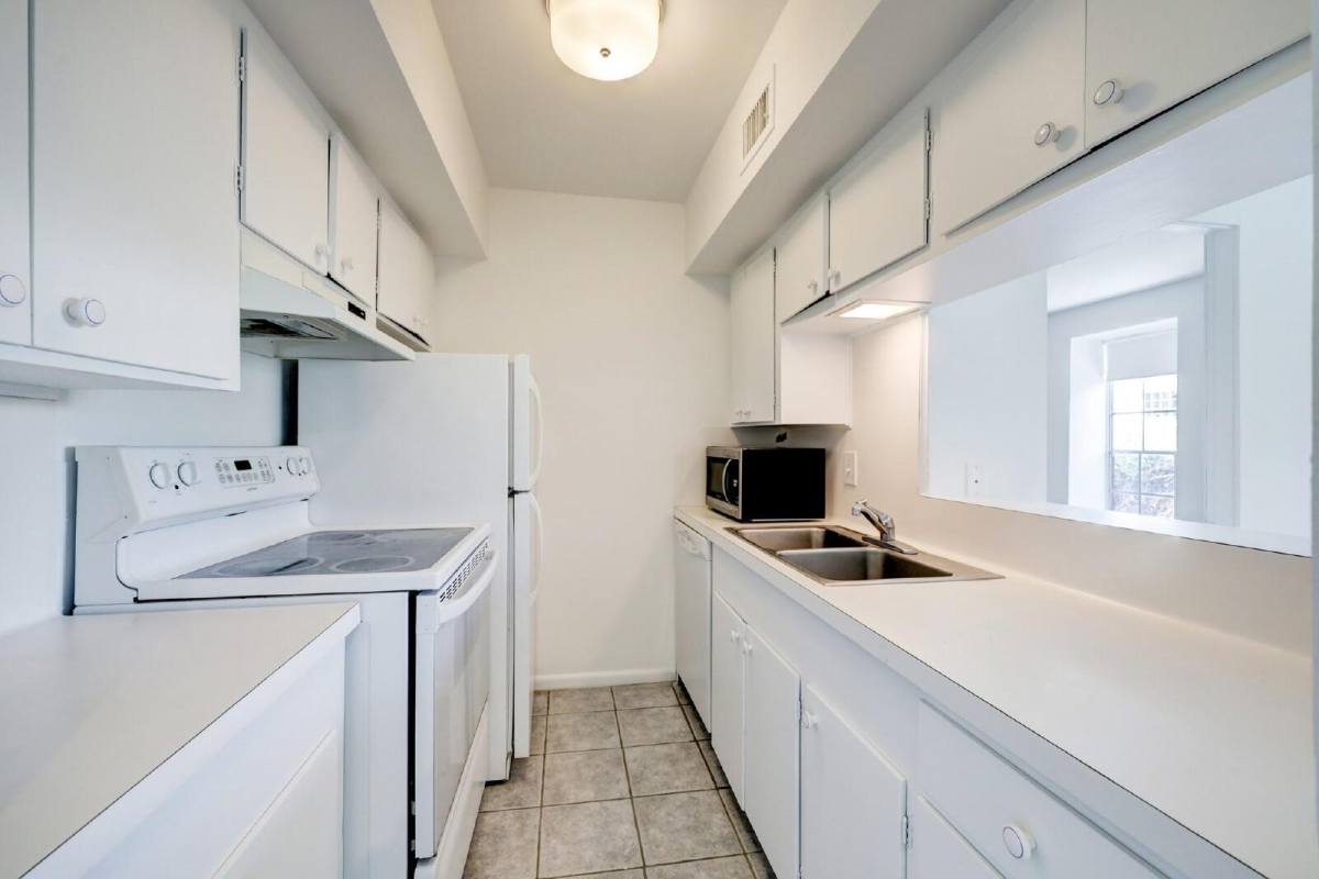 Apartment for rent at 5353 Institute Lane #29, Houston, TX 77005