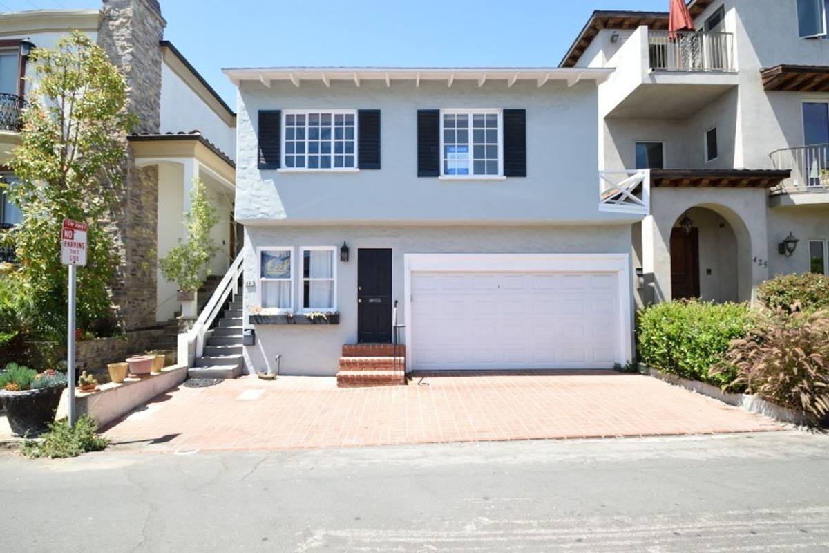 Apartment for rent at 421 28th St, Manhattan Beach, CA 90266