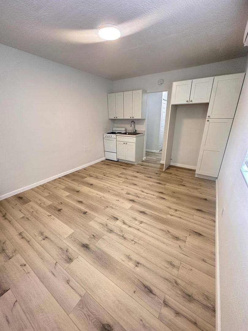 Apartment for rent at 1903 Thomas St, Hollywood, FL 33020