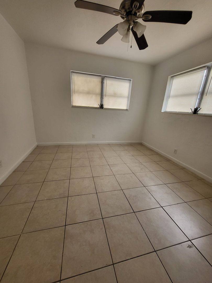 Apartment for rent at 1903 Thomas St, Hollywood, FL 33020