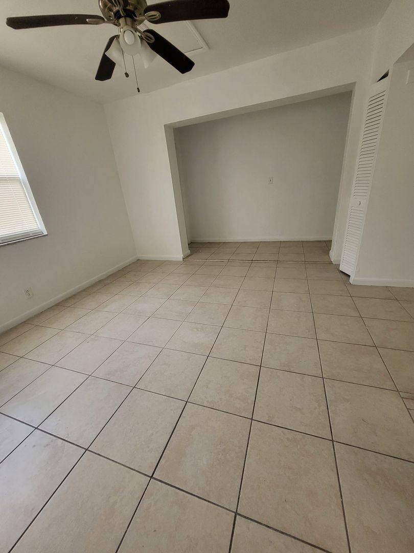 Apartment for rent at 1903 Thomas St, Hollywood, FL 33020