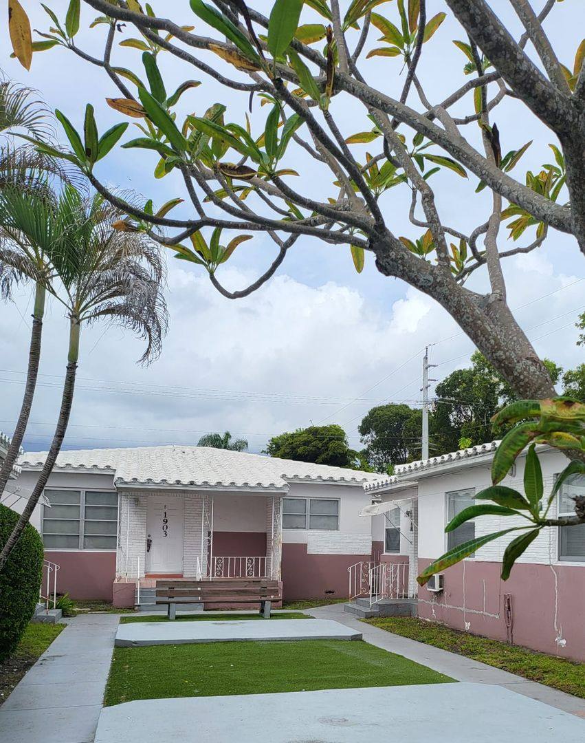 Apartment for rent at 1903 Thomas St, Hollywood, FL 33020