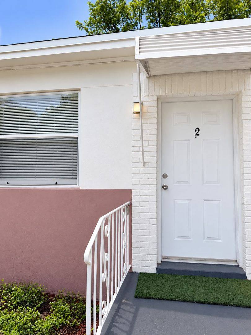 Apartment for rent at 1903 Thomas St, Hollywood, FL 33020