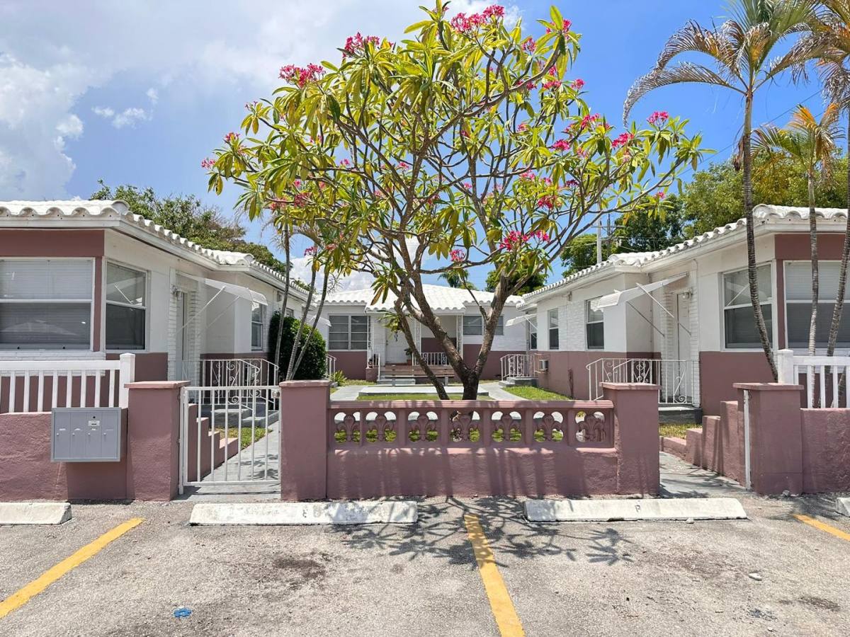 Apartment for rent at 1903 Thomas St, Hollywood, FL 33020