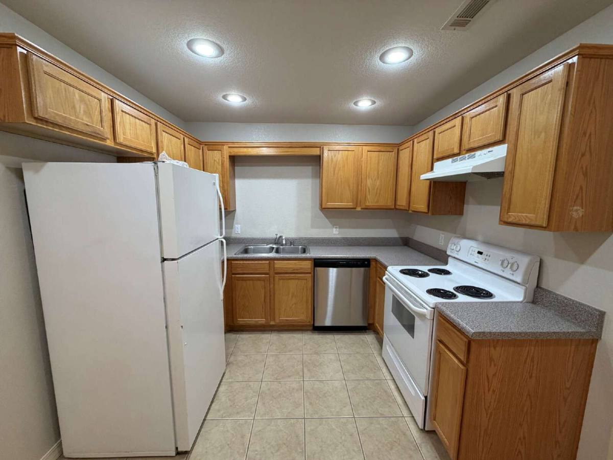Townhouse for rent at 111 E Rock St, Fayetteville, AR 72701