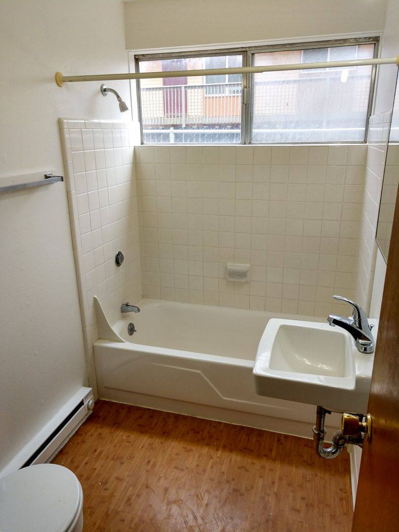 Apartment for rent at 132-168 Sunset Ave N, Salem, OR 97303