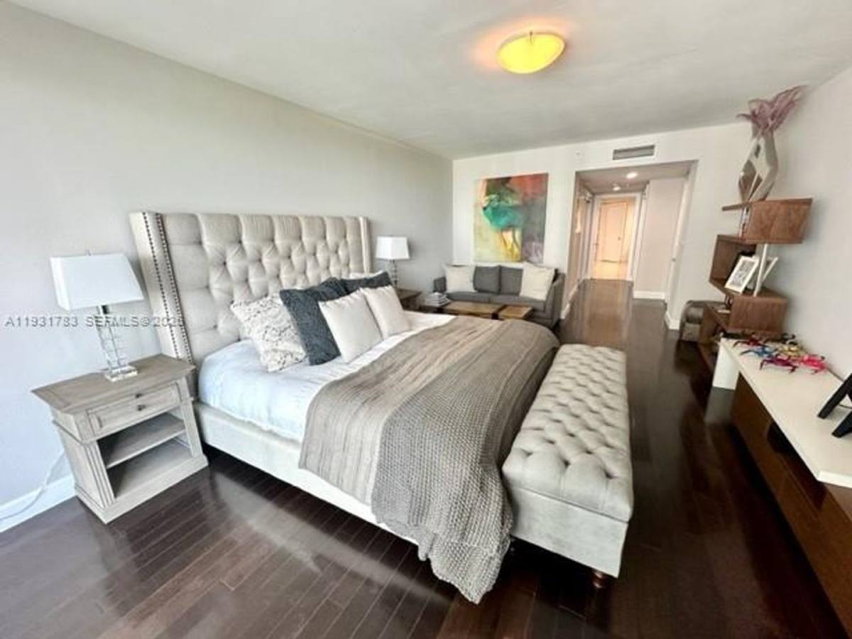 Condo for rent at 20201 E Country Club Dr, Miami, FL 33180