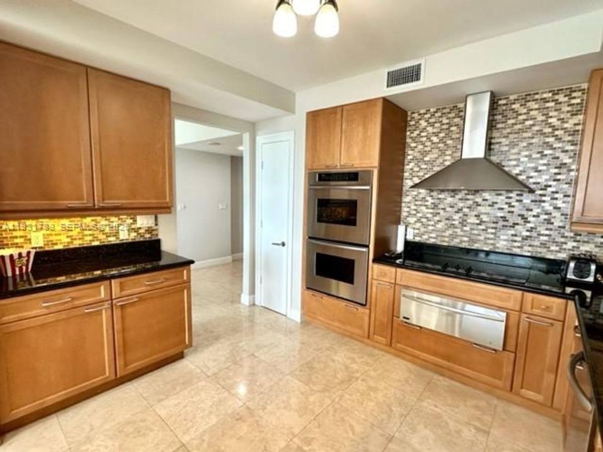 Condo for rent at 20201 E Country Club Dr, Miami, FL 33180
