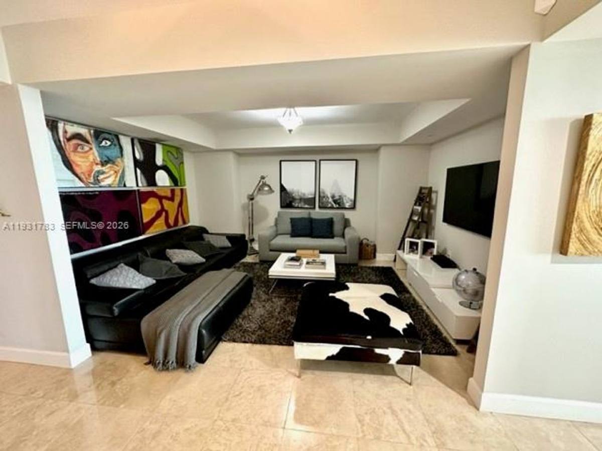 Condo for rent at 20201 E Country Club Dr, Miami, FL 33180