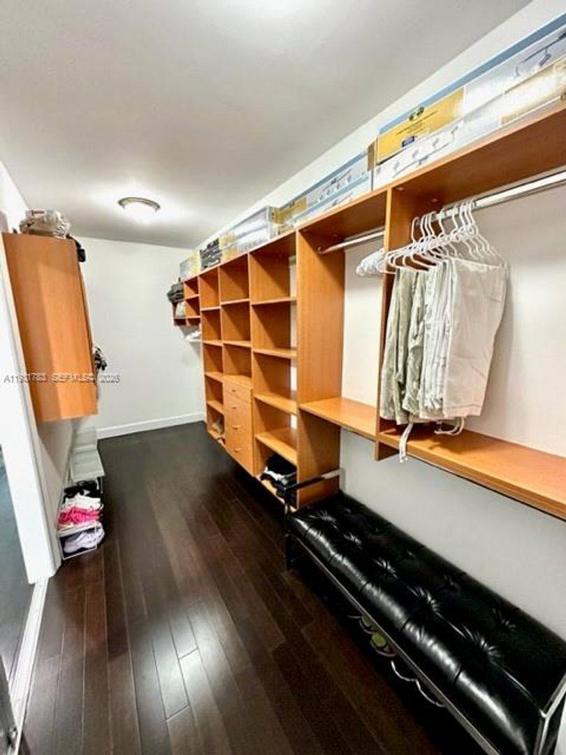 Condo for rent at 20201 E Country Club Dr, Miami, FL 33180