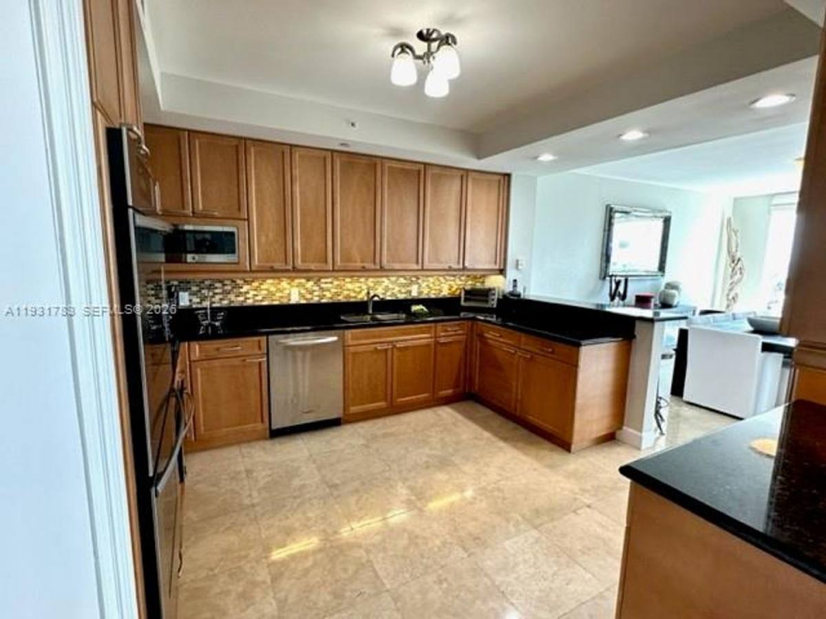 Condo for rent at 20201 E Country Club Dr, Miami, FL 33180