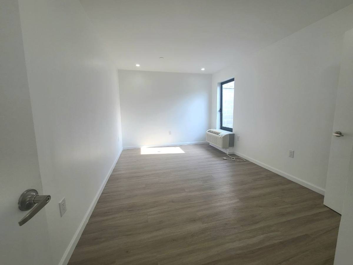 Apartment for rent at 556 Market St #2B, Newark, NJ 07105