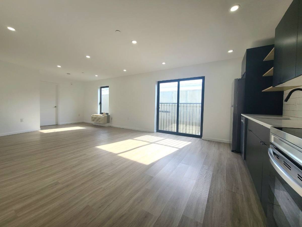 Apartment for rent at 556 Market St #2B, Newark, NJ 07105