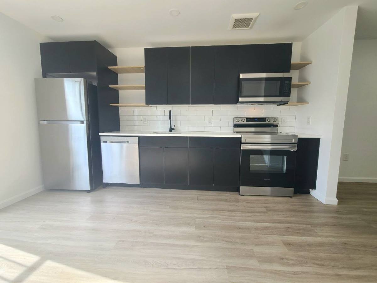 Apartment for rent at 556 Market St #2B, Newark, NJ 07105