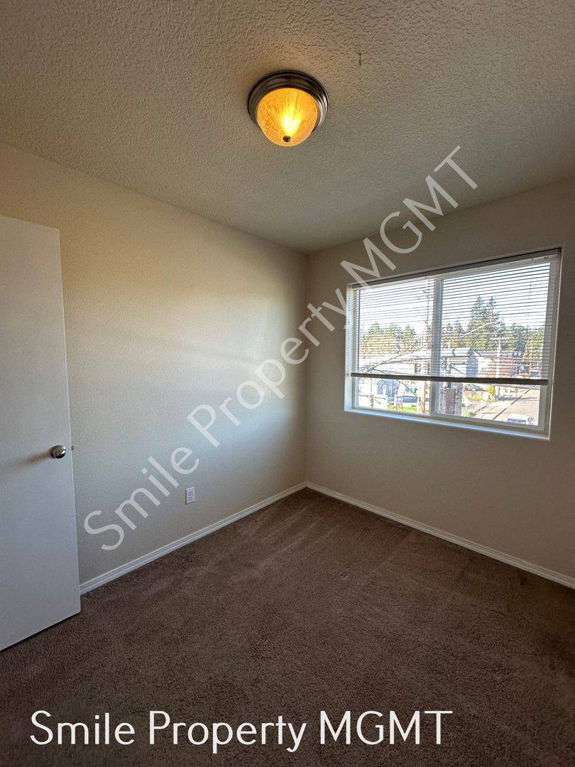Condo for rent at 13450 SE Division St, Portland, OR 97236