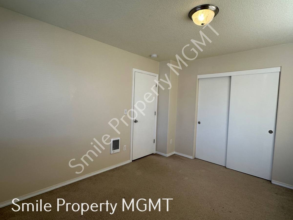 Condo for rent at 13450 SE Division St, Portland, OR 97236