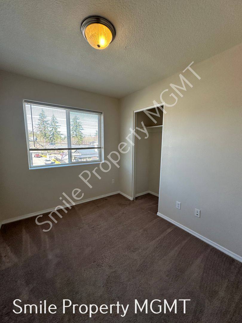 Condo for rent at 13450 SE Division St, Portland, OR 97236