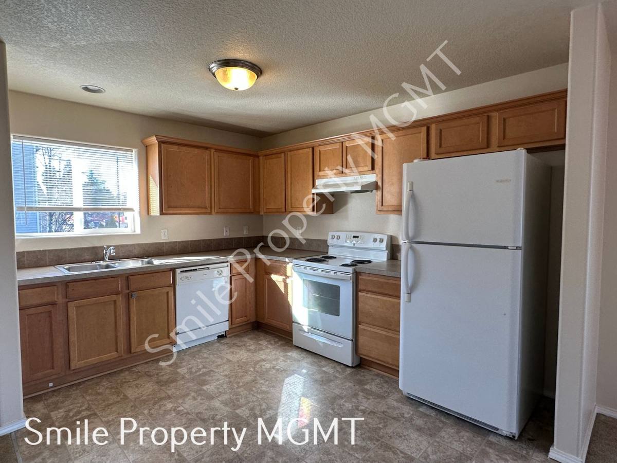 Condo for rent at 13450 SE Division St, Portland, OR 97236