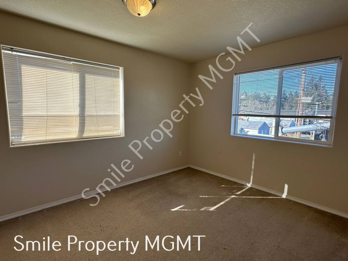 Condo for rent at 13450 SE Division St, Portland, OR 97236