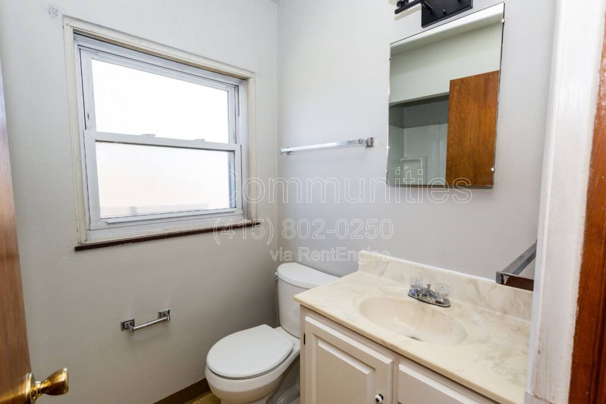 Apartment for rent at 4186 Ridge Rd #4, Cleveland, OH 44144