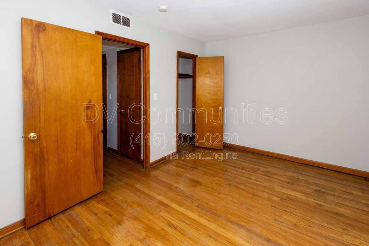 Apartment for rent at 4186 Ridge Rd #4, Cleveland, OH 44144