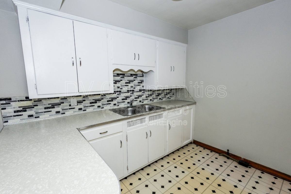 Apartment for rent at 4186 Ridge Rd #4, Cleveland, OH 44144