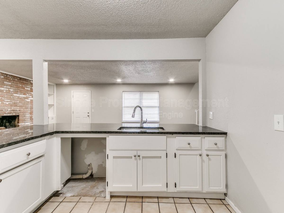 Apartment for rent at 8510 Candlewood Dr, Oklahoma City, OK 73132