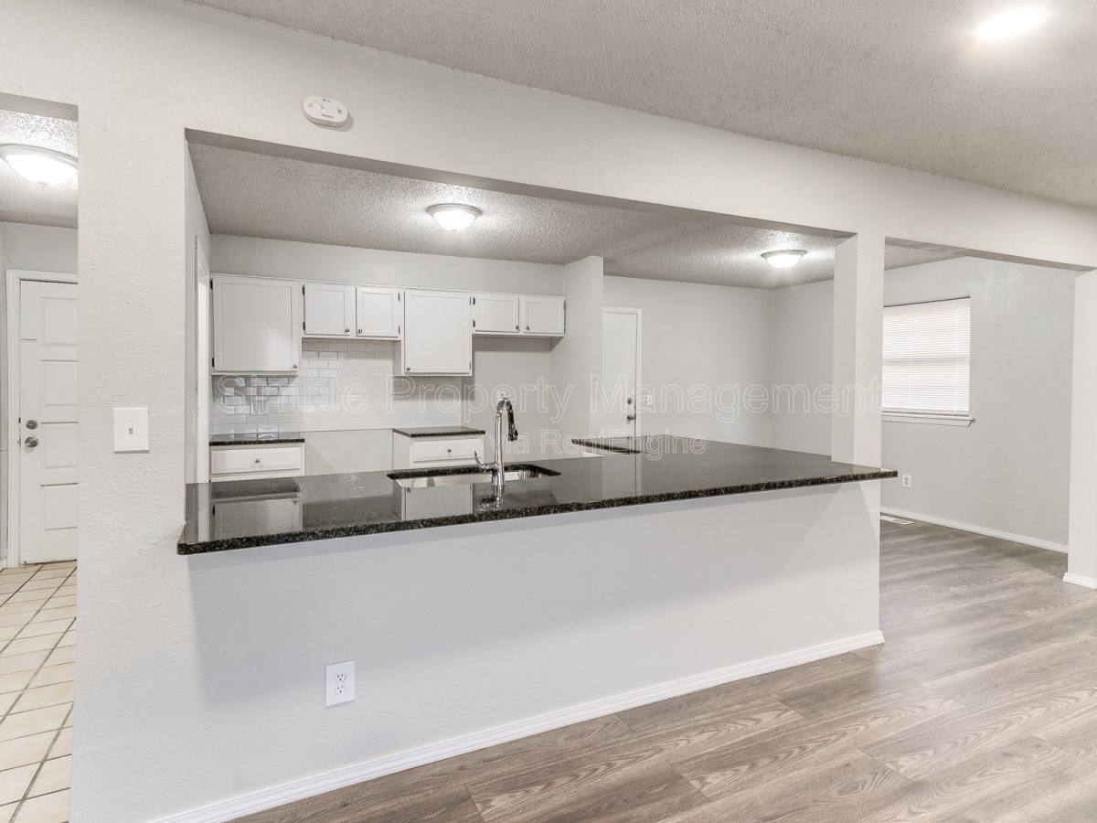 Apartment for rent at 8510 Candlewood Dr, Oklahoma City, OK 73132