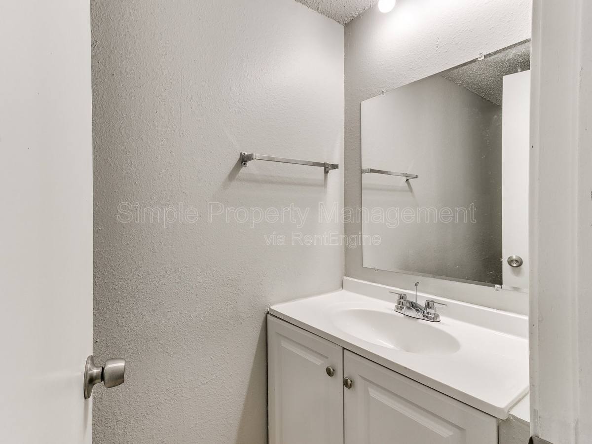Apartment for rent at 8510 Candlewood Dr, Oklahoma City, OK 73132
