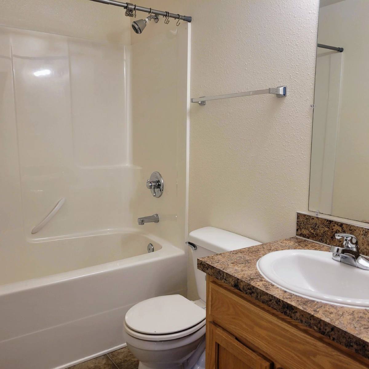 Townhouse for rent at 450 Maylea Place, Canyonville, OR 97417