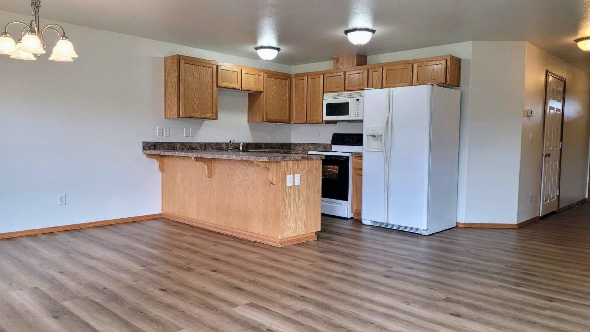 Townhouse for rent at 450 Maylea Place, Canyonville, OR 97417